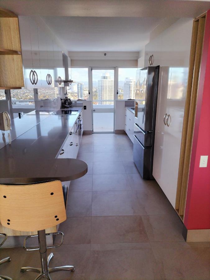 Aparthotel Marriner Views Gold Coast Esterno foto