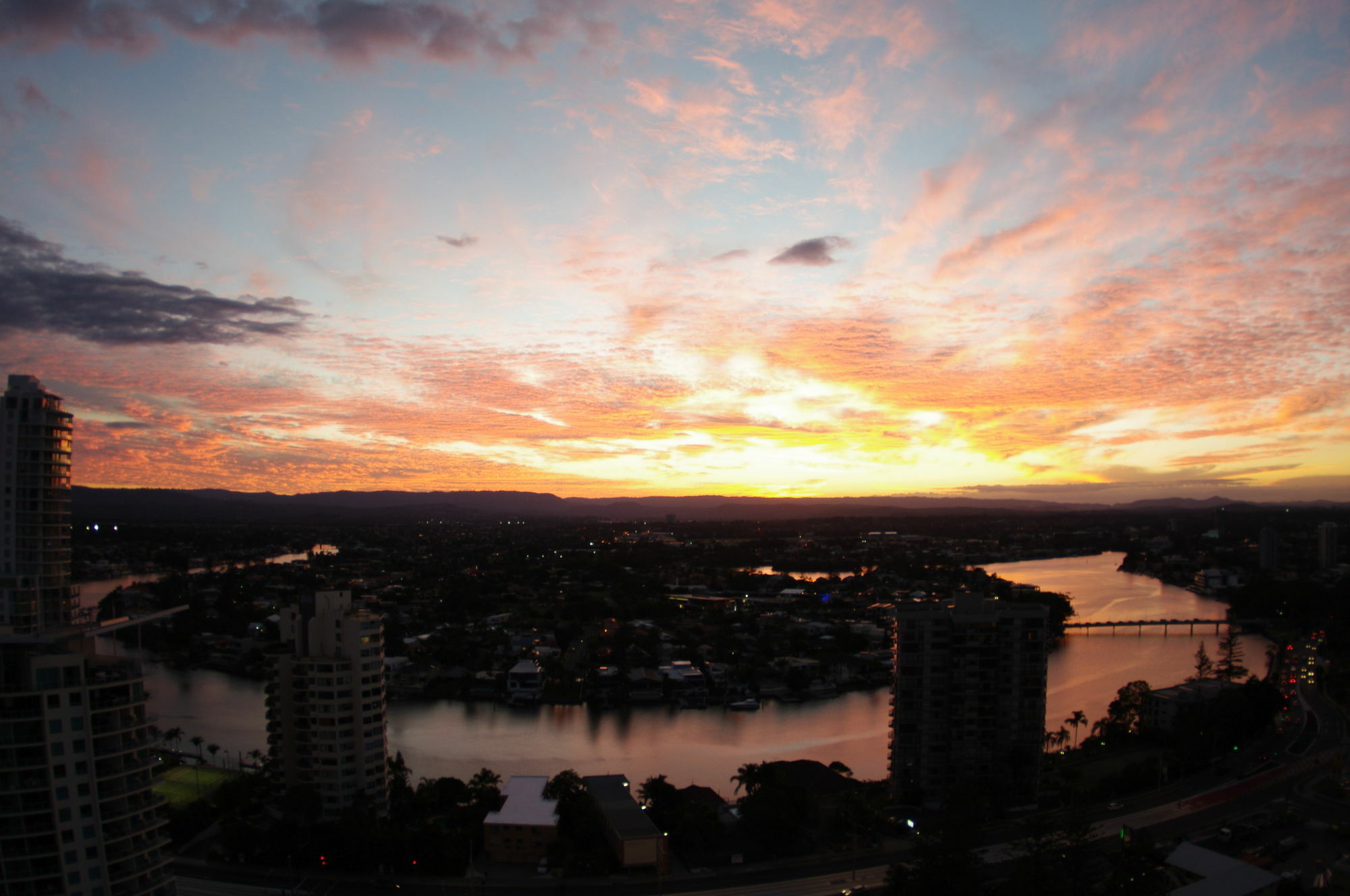 Aparthotel Marriner Views Gold Coast Esterno foto